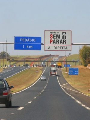 32742474-pedagio-rodovia-cobranca-696x485