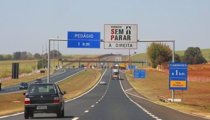 32742474-pedagio-rodovia-cobranca-696x485