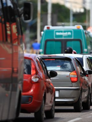 Os proprietários de veículos com placas de finais 00, 10, 20 e 30 que ainda não regularizaram o licenciamento de 2016 têm até esta sexta-feira (18) para evitar o pagamento de multa. Na foto, movimentação de veículos na avenida Almirante Barroso.

FOTO: CRISTINO MARTINS / ARQUIVO AG. PARÁ
DATA: 17.11.2016
BELÉM - PARÁ