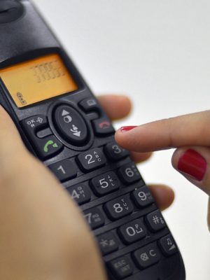 Brasília - Ligação de telefone fixo para celular ficará 13% mais barata em março. A Anatel publicou hoje (24), no Diário Oficial, as novas tarifas de remuneração de redes móveis (Marcello Casal Jr./Agência Brasil)
