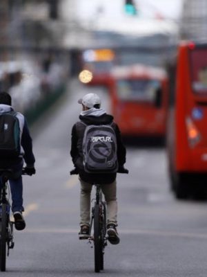 onibus-e-ciclistas-albari-rosa-rxqurxnxa59kx2x2wus4g1k-1200x800gp-web