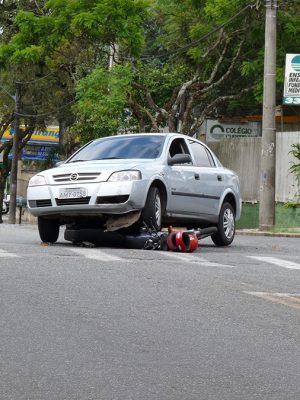 acidente-carro-e-moto