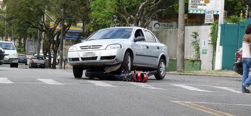 acidente-carro-e-moto