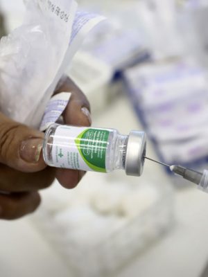 O governador do Estado de São Paulo, Márcio França, participa da abertura da Campanha Nacional de Vacinação contra a Gripe, com presença do ministro da Saúde, Gilberto Occhi. Local: São Paulo/SP Data: 23/04/2018 Foto: Governo do Estado de São Paulo