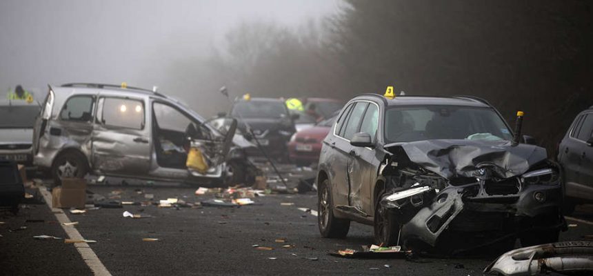 imagens-do-dia-inglaterra-acidente-de-carro-em-estrada-007_1