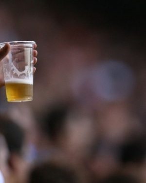 governo-de-sp-veta-projeto-que-libera-bebida-alcoolica-nos-estadios__467424_