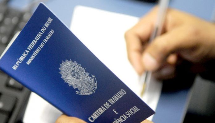 carteira-de-trabalho-ctps-12-12-18-696x462