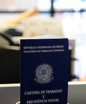 desemprego-cai-para-12-no-trimestre-encerrado-em-junho