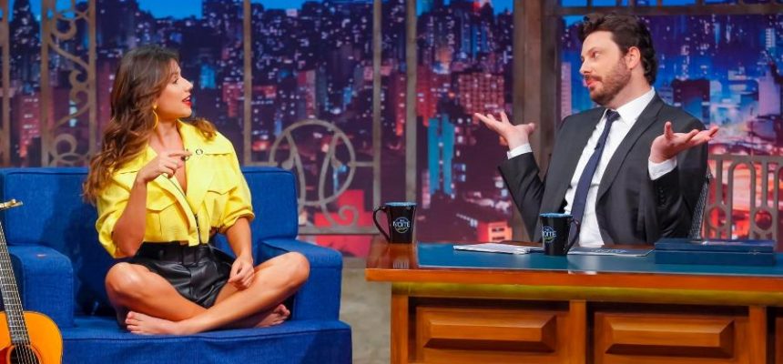 paula-fernandes-com-danilo-gentili-no-the-noite-1565270819934_v2_900x506