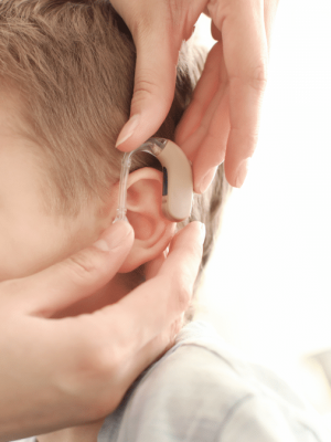 deficie%cc%82ncia-auditiva-1200x675