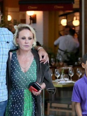 ana-maria-braga-passeia-em-shopping-1573767874693_v2_900x506